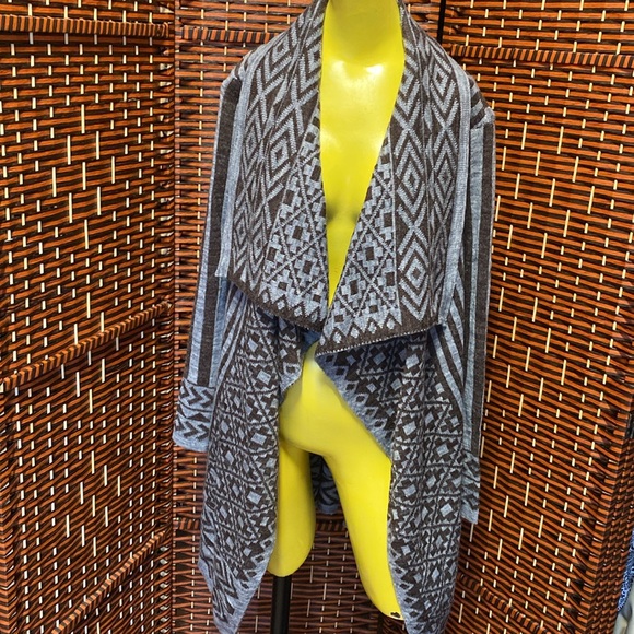 Sioni Sweaters - NWT Open knit, wool blend long sleeve cardigan. Aztec and stripeprint.Size large